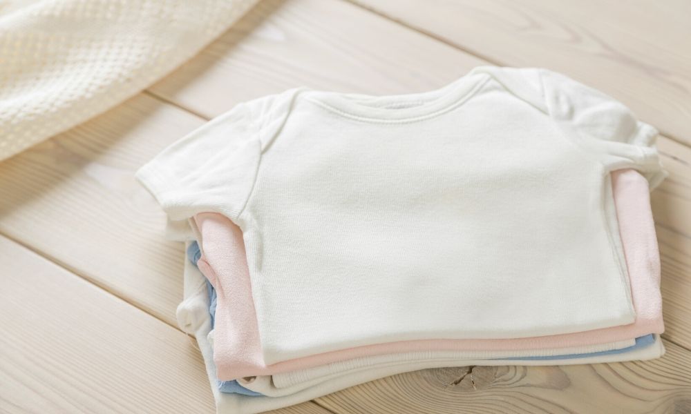 How to Choose Clothes That Protect Your Baby’s Skin